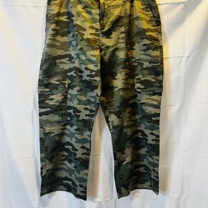 Universal Thread Olive Green Camo Pants